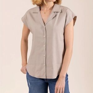 Le Marais Women's Hampton Top in Taupe Button-Front Camp Collar Top